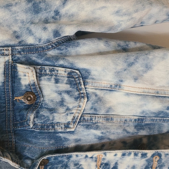 Forever 21 Acid Wash Jean Jacket - Picture 5 of 7